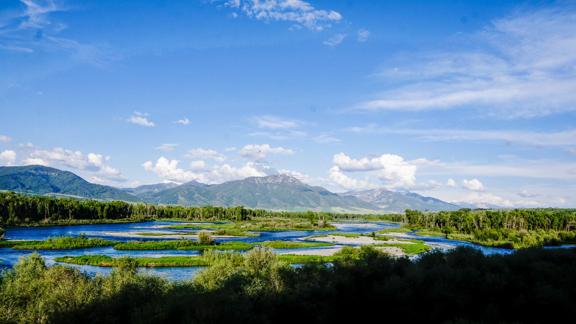 Scenic Swan Valley mountains and river